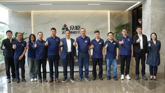国橡中心主任袁仲雪一行到众屹调研